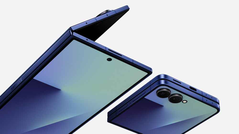 Samsung Galaxy Z Fold 7 front display with 120Hz AMOLED
