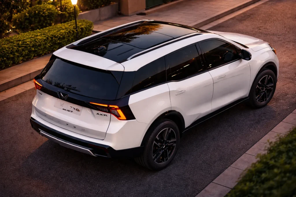 Mahindra XUV 7XO Review 2026: Price, Features, Safety, Interior, Exterior & Comparison Mahindra XUV 7XO 2026 Running Shot – Top View SUV Image